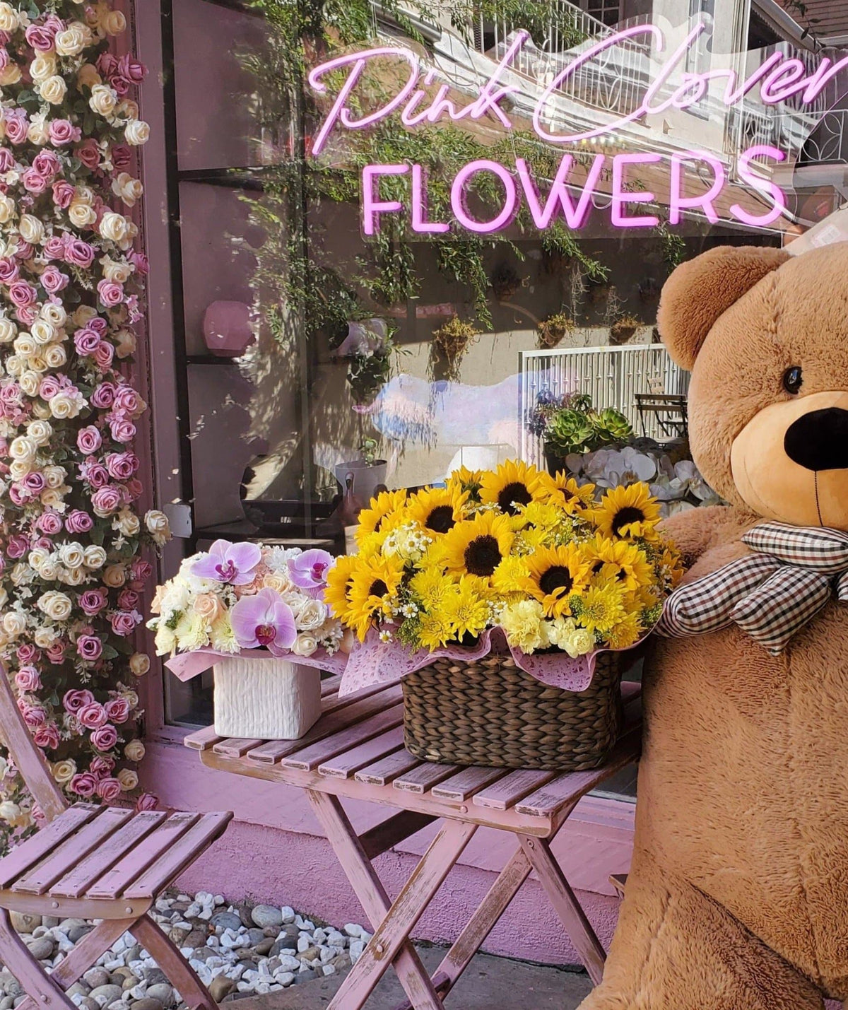 Luxury sunflowers gift delivery Beverly Hills Los Angeles