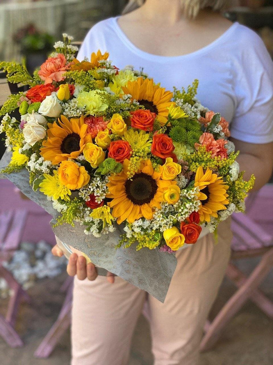 Luxury fresh seasonal flowers gift delivery Santa Monica Los Angeles