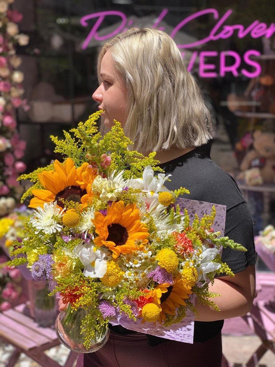Sunny flower arrangement Beverly Hills Los Angeles florist