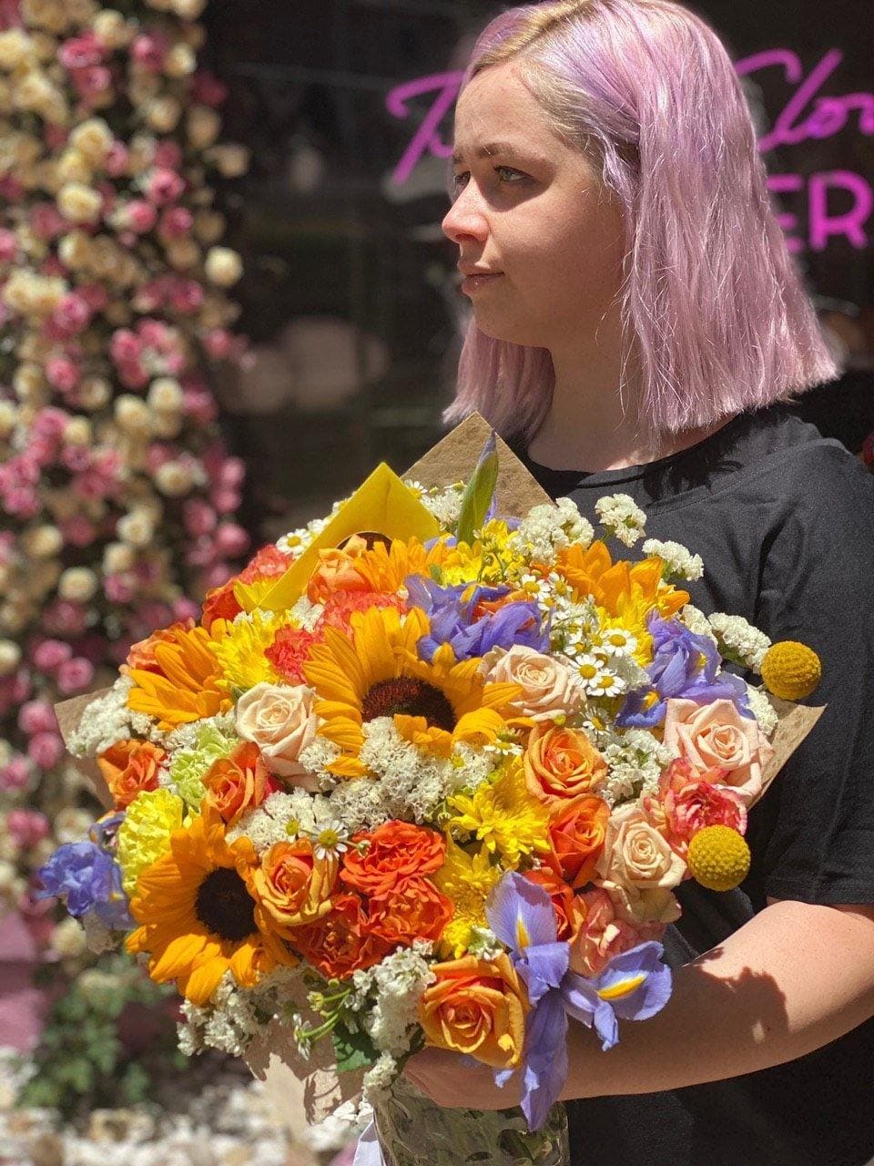 Luxury sunflowers gift delivery West Hollywood Los Angeles