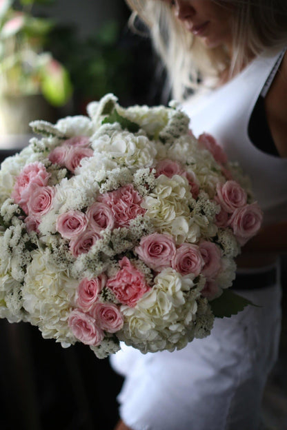 Luxury roses hydrangeas gift delivery West Hollywood Los Angeles
