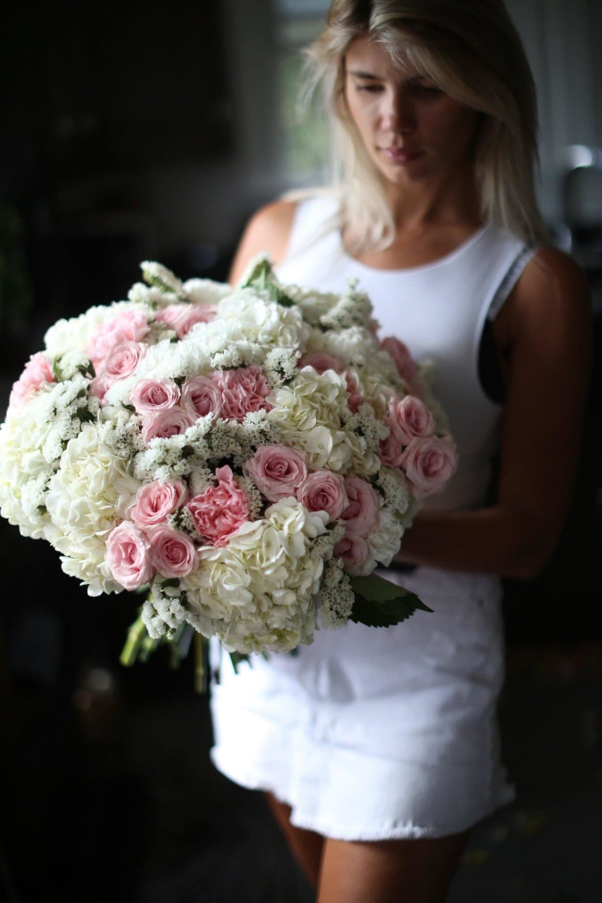 Roxanne roses hydrangeas same-day delivery Los Angeles