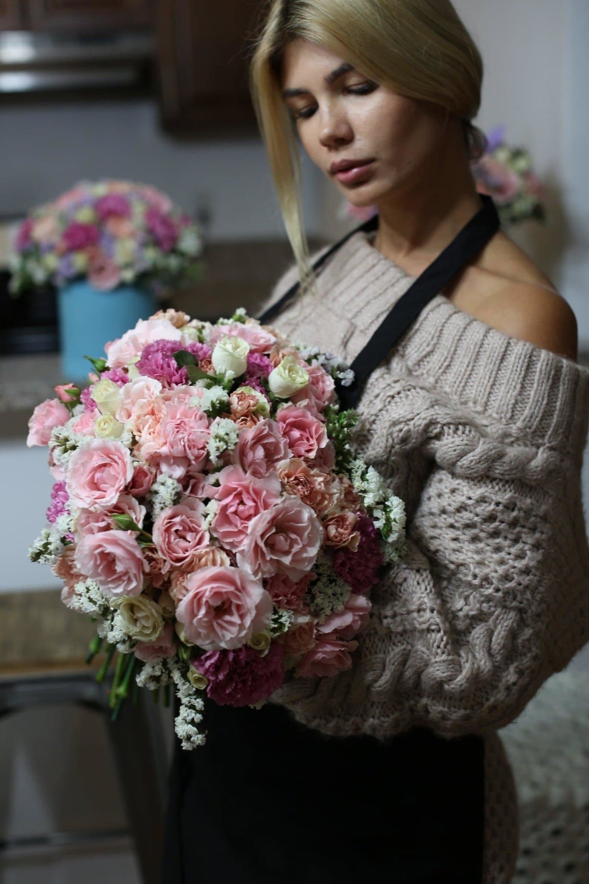 Luxury roses carnations gift delivery Oakland San Francisco